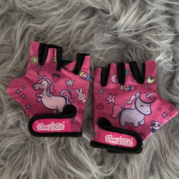 Girls biking gloves like new - Picture 1 of 2